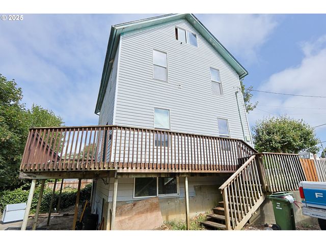 1048 ELROD Ave, Coos Bay, OR 97420