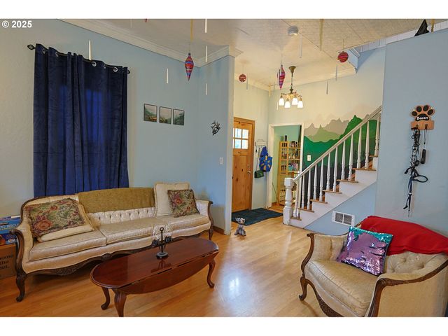 1048 ELROD Ave, Coos Bay, OR 97420