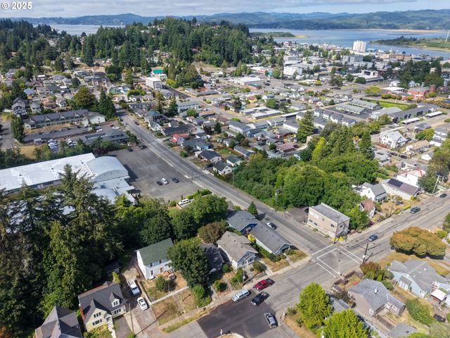 1048 ELROD Ave, Coos Bay, OR 97420