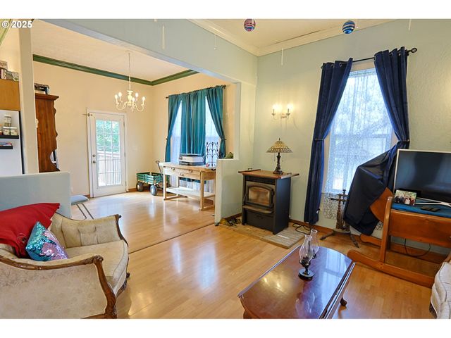 1048 ELROD Ave, Coos Bay, OR 97420