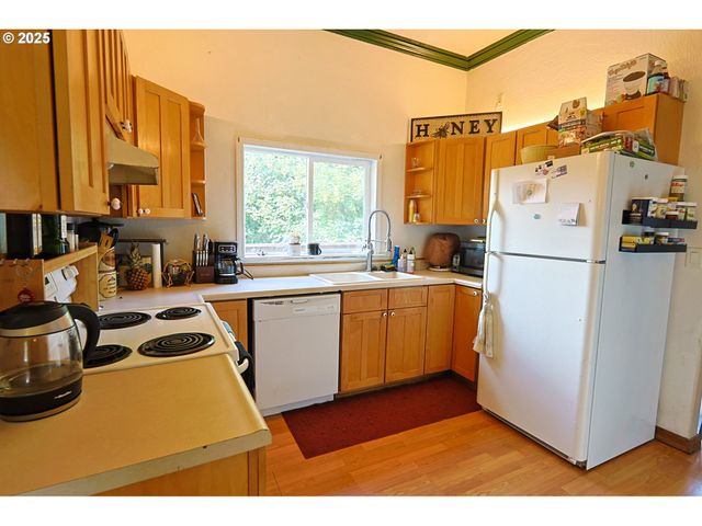 1048 ELROD Ave, Coos Bay, OR 97420