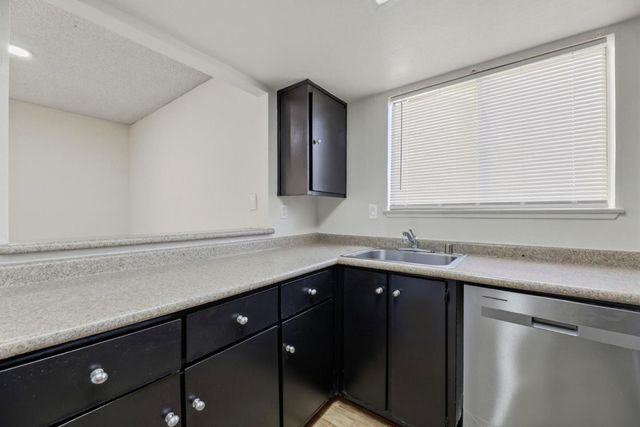 7 Las Moradas Circle, San Pablo, CA 94806