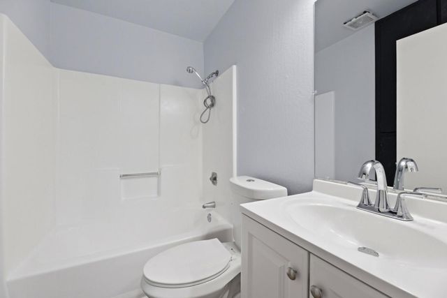 7 Las Moradas Circle, San Pablo, CA 94806