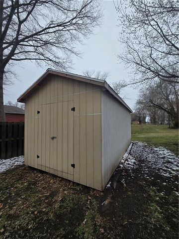 705 N New York Avenue, Sedalia, MO 65301