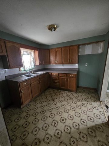 705 N New York Avenue, Sedalia, MO 65301