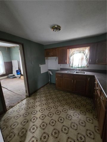 705 N New York Avenue, Sedalia, MO 65301