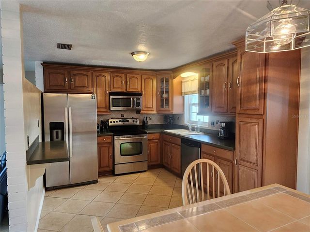 5700 30TH AVENUE N, St Petersburg, FL 33710