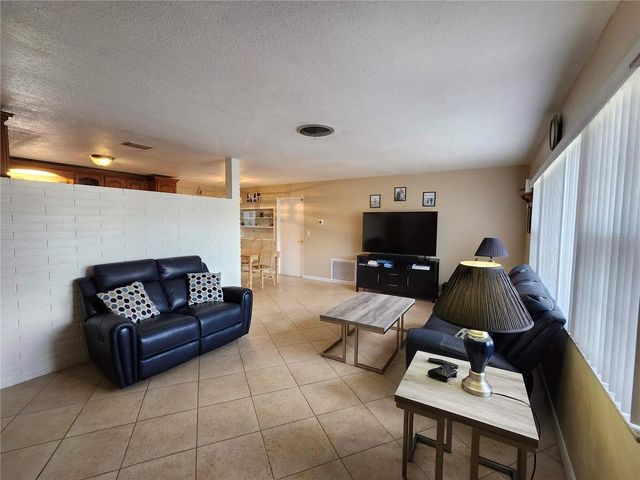 5700 30TH AVENUE N, St Petersburg, FL 33710