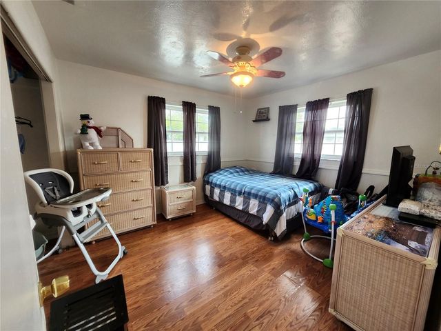 5700 30TH AVENUE N, St Petersburg, FL 33710