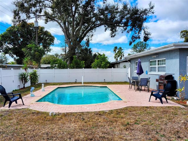 5700 30TH AVENUE N, St Petersburg, FL 33710