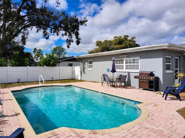 5700 30TH AVENUE N, St Petersburg, FL 33710