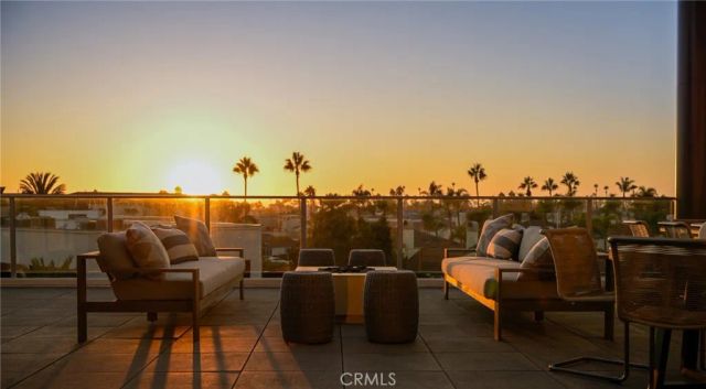 414 Main Street 330, Huntington Beach, CA 92648