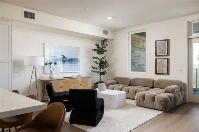 414 Main Street 330, Huntington Beach, CA 92648