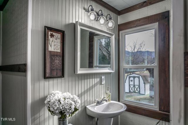 645 Garrett Hill Road, Greeneville, TN 37743