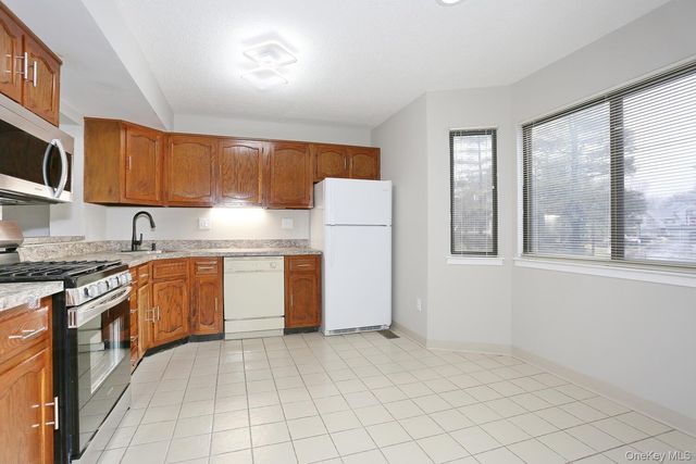 161 Treetop Circle 161, Nanuet, NY 10954