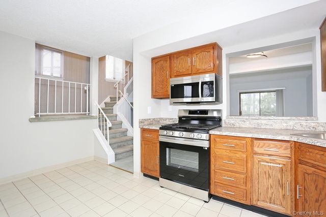161 Treetop Circle 161, Nanuet, NY 10954