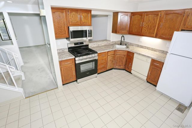 161 Treetop Circle 161, Nanuet, NY 10954