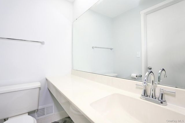 161 Treetop Circle 161, Nanuet, NY 10954