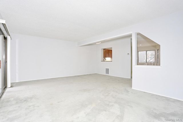 161 Treetop Circle 161, Nanuet, NY 10954