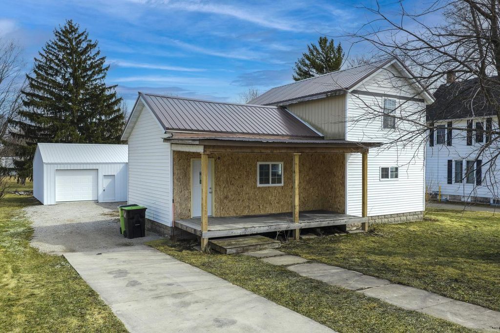 406 S College AVENUE, Fox Lake, WI 53933