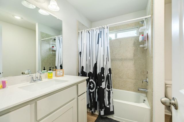 213 N Amherst Drive, West Columbia, TX 77486