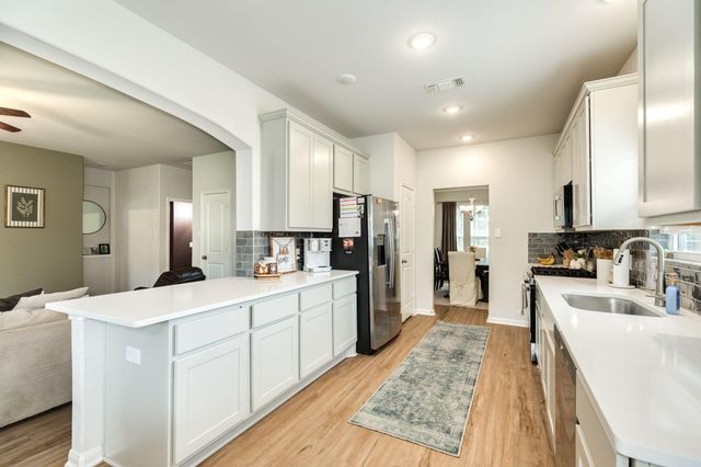 213 N Amherst Drive, West Columbia, TX 77486