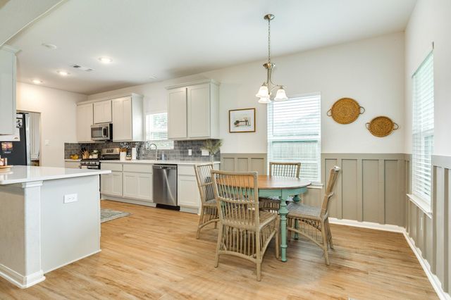 213 N Amherst Drive, West Columbia, TX 77486