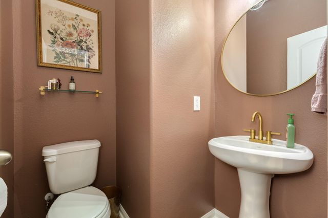 213 N Amherst Drive, West Columbia, TX 77486