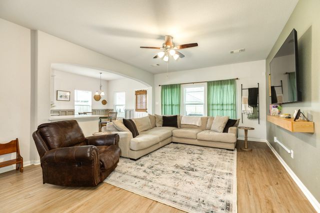 213 N Amherst Drive, West Columbia, TX 77486