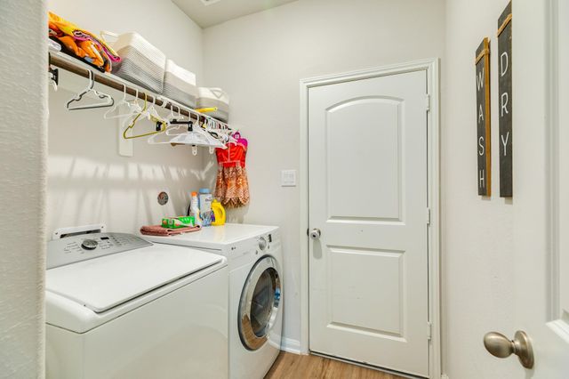 213 N Amherst Drive, West Columbia, TX 77486