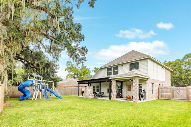 213 N Amherst Drive, West Columbia, TX 77486