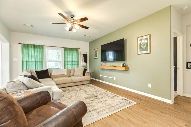 213 N Amherst Drive, West Columbia, TX 77486