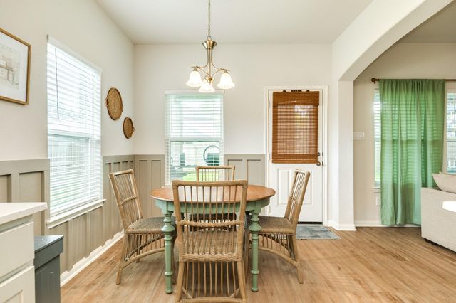 213 N Amherst Drive, West Columbia, TX 77486