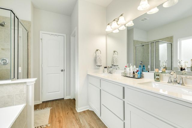 213 N Amherst Drive, West Columbia, TX 77486