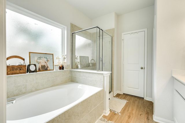 213 N Amherst Drive, West Columbia, TX 77486