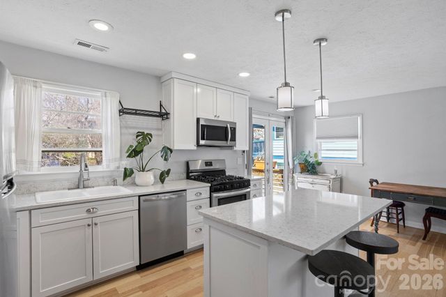 25 Ridgelawn Road, Asheville, NC 28806