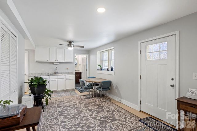 25 Ridgelawn Road, Asheville, NC 28806