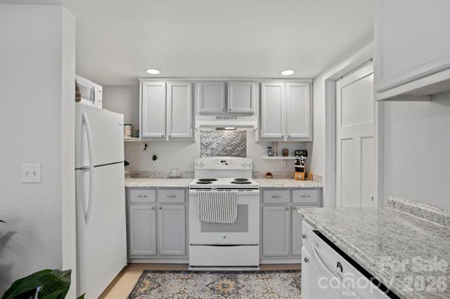 25 Ridgelawn Road, Asheville, NC 28806