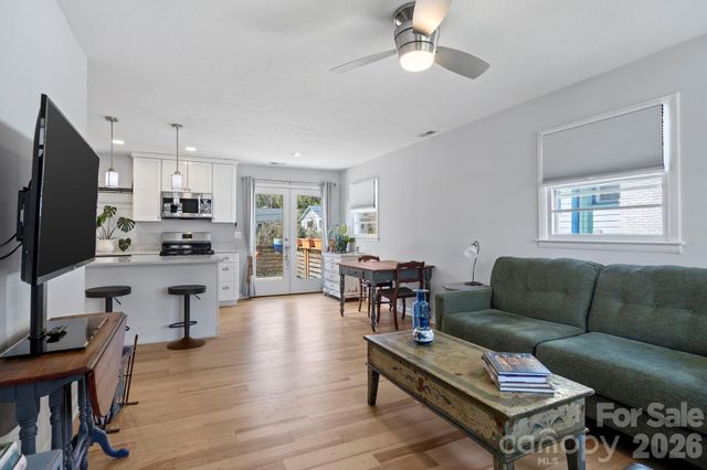 25 Ridgelawn Road, Asheville, NC 28806