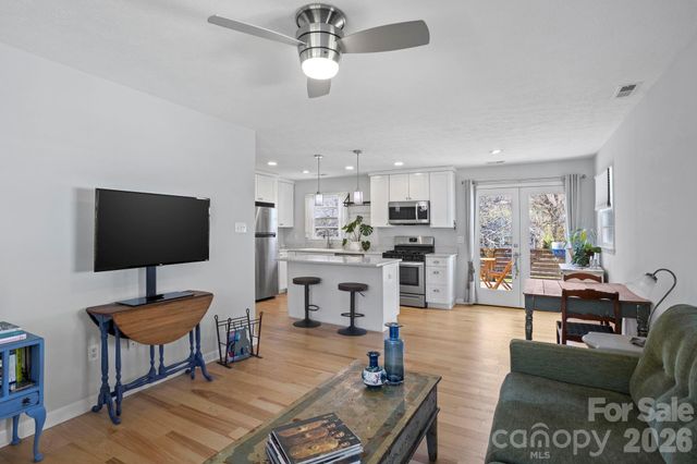 25 Ridgelawn Road, Asheville, NC 28806