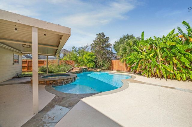 15614 Stone Gables Lane, Houston, TX 77044