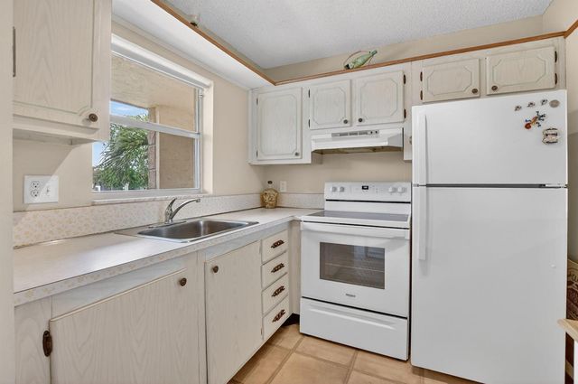 9855 Sandalfoot Boulevard Apt 317, Boca Raton, FL 33428