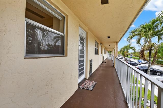 9855 Sandalfoot Boulevard Apt 317, Boca Raton, FL 33428