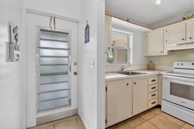9855 Sandalfoot Boulevard Apt 317, Boca Raton, FL 33428