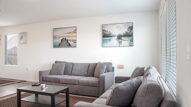 2400 Willkomen WAY, Pflugerville, TX 78660