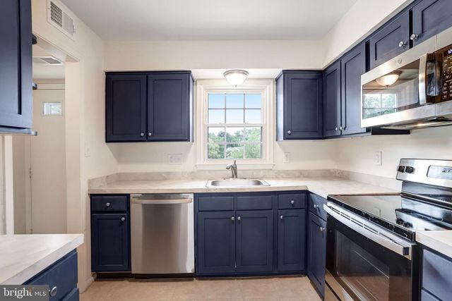 1033-B MARGATE CT, Sterling, VA 20164