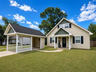 107 E Lee Street, Leesville, LA 71446