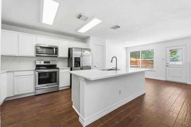 239 Blushwood Place, The Woodlands, TX 77382