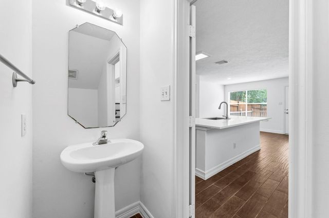 239 Blushwood Place, The Woodlands, TX 77382