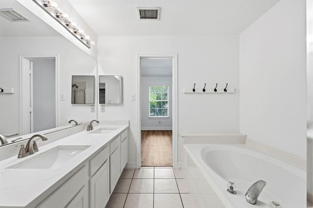 239 Blushwood Place, The Woodlands, TX 77382